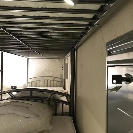 Minihostel 12monkeys Kudamm * Berlin