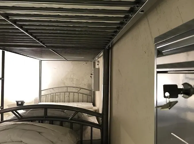 Minihostel 12monkeys Kudamm * Berlín