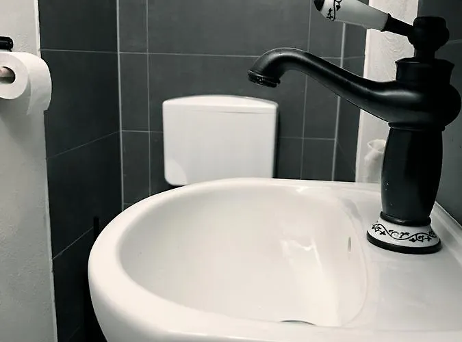 Minihostel 12monkeys Kudamm * Berlín